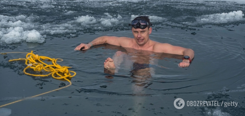 Чешский спортсмен установил мировой рекорд, проплыв 81 метр подо льдом. Видео