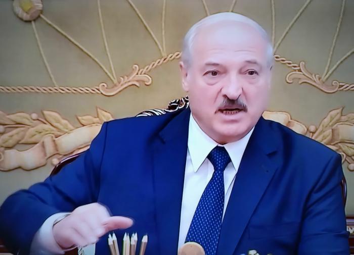 Лукашенко назвал артистов, не поддержавших власть, трусами и предателями