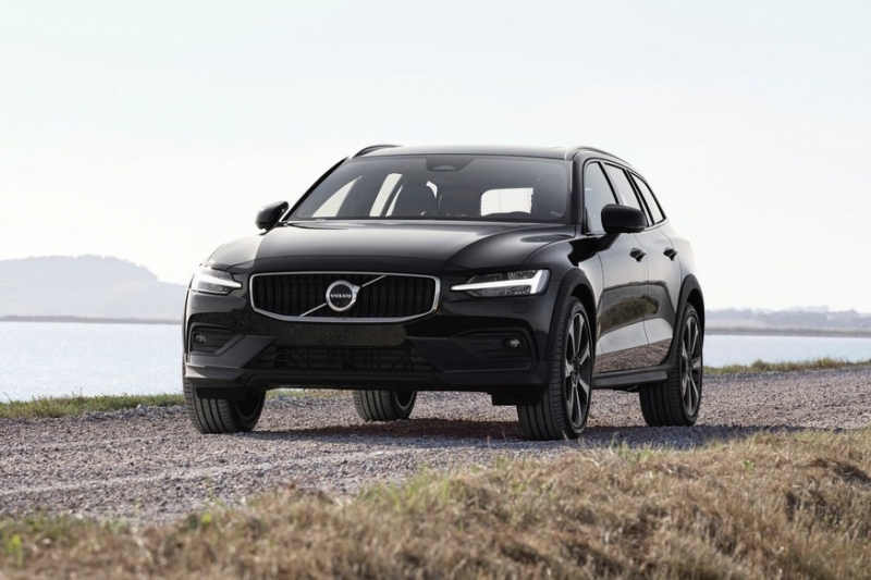 Volvo S60 и V60 перешли в 2023 модельный год: не только декор