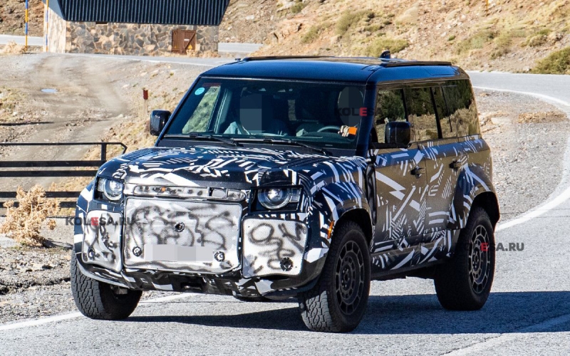 У Land Rover Defender будет новая топовая версия: внедорожник проехался на камеру