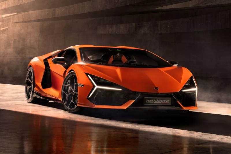 Lamborghini Revuelto: новый 1015-сильный гибридный суперкар показался во всей красе